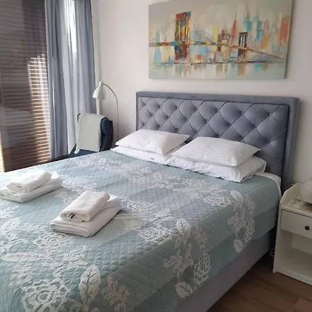 Borovi 21 아파트 *